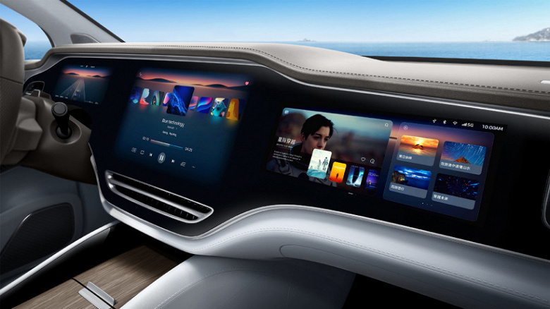 У китайцев появился свой «гиперскрин» для автомобилей. SAIC показала 43-дюймовый экран своего электрического флагмана Feifan R7