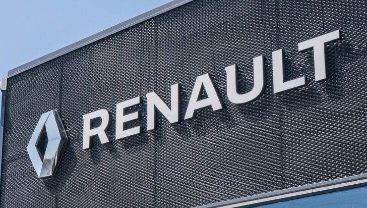 Владельцы автомобилей Renault в России могут столкнуться с проблемами при обслуживании из-за закрытия дилерских центров