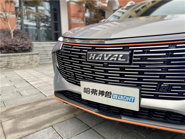Haval запустил в Китае продажи кроссовера Hybrid DHT с новым дизайном. 175 л.с., расход 5,5 л на 100 км и пробег 1000 км на одном баке