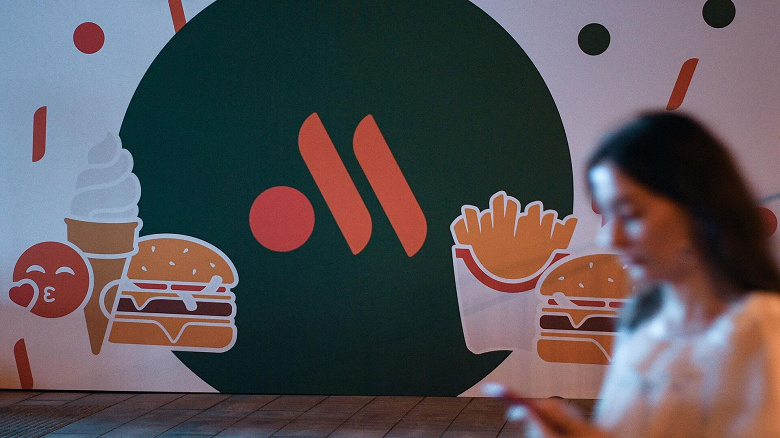 Пользователи отметили сходство логотипов сети «Вкусно — и точка» и компании Matosmix