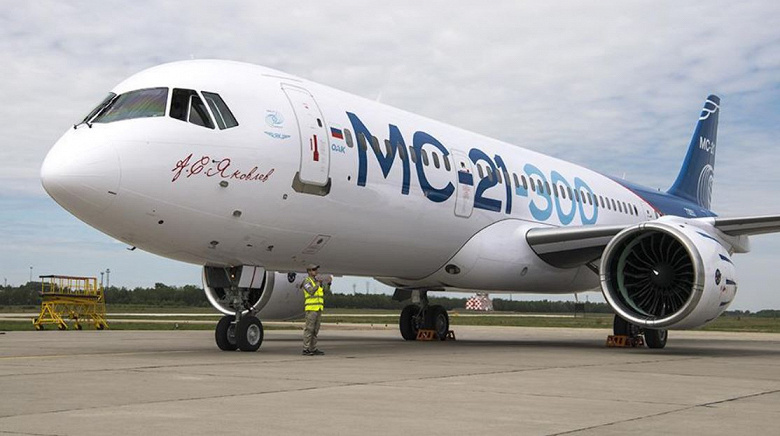 Количество самолетов Airbus и Boeing в России предлагают законодательно ограничить. А на чем летать?