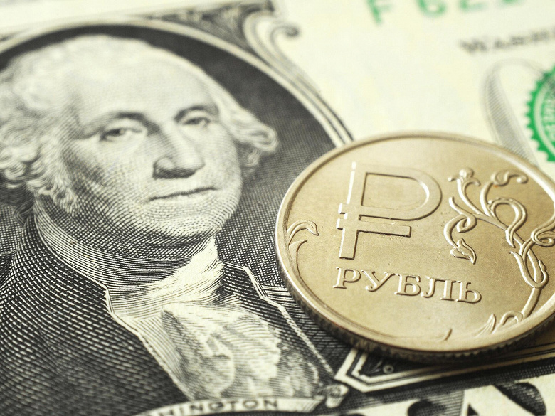 Доллар впервые с июня 2015 года опустился ниже 55 рублей. Таргетирование курса рубля приведёт к росту цен