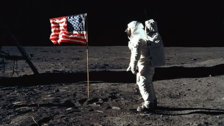 Или валюта США за 55 лет обесценилась на 400%, или эффективность работы упала — Дмитрий Рогозин прокомментировал стоимость новой лунной программы NASA