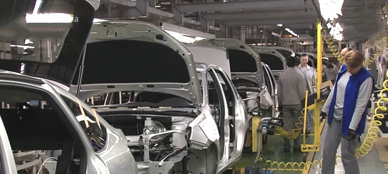 Lada Granta Classic 2022 ускоряется. За сутки «АвтоВАЗ» соберёт более 400 автомобилей, а в июне — 7000 машин