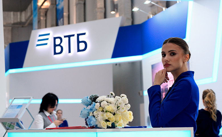 ВТБ отказывается от долларов и евро. Банк планирует полностью перейти на рубли
