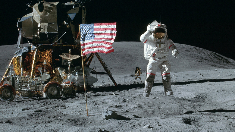 NASA запретило продавать трупы тараканов с лунной пылью Apollo 11