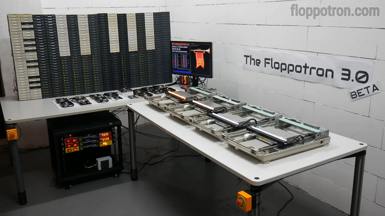 Энтузиаст создал новую версию Floppotron — музыкального инструмента из приводов для дискет, жёстких дисков и сканеров