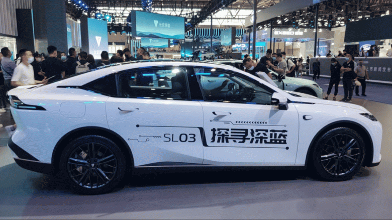 700 км на одной зарядке, 258 л.с. и цена всего 27 000 долларов. В Китае стартовали продажи электромобиля Changan Shenlan SL03, он практически в два раза дешевле Tesla Model 3