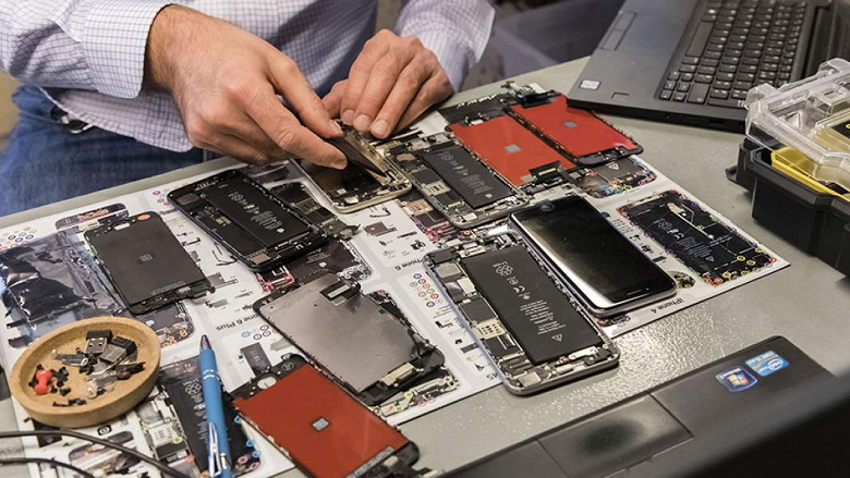 Проблемы не только с iPhone. В России нехватка запасных частей для ремонта смартфонов Samsung и Huawei