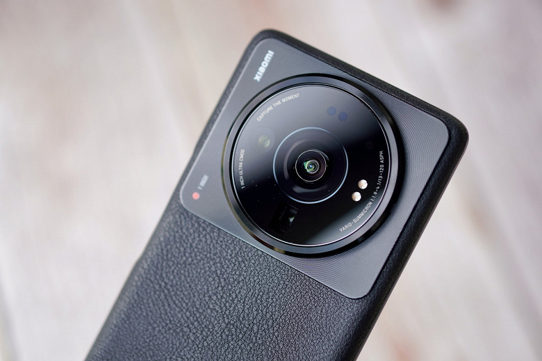Xiaomi 12S Ultra получил улучшения для камеры и беспроводной зарядки