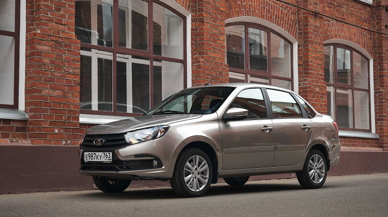 Использование Lada без подушек безопасности и ABS прокомментировали в «Яндекс Такси»