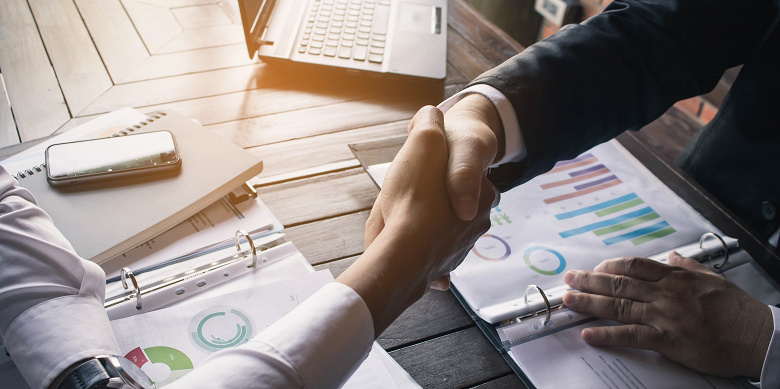 В Минфине не против, если бизнес будет вести расчёты по бартеру, а не в долларах и евро