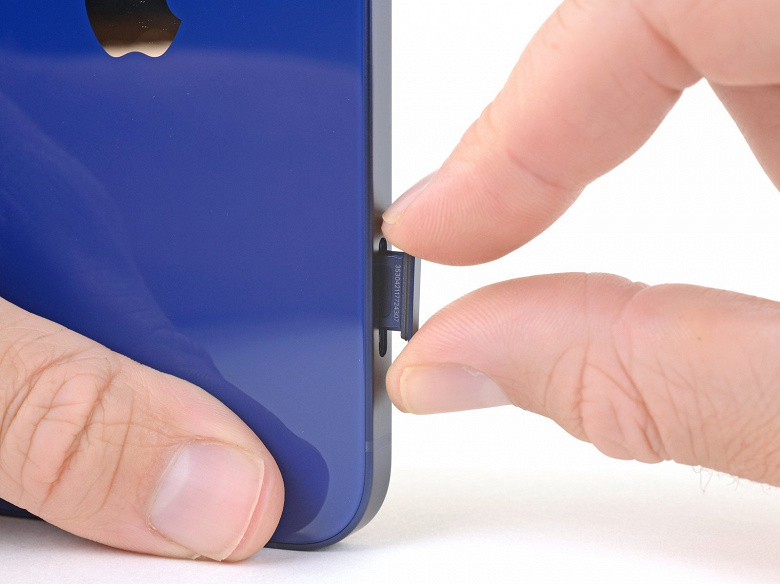 Некоиторые модели iPhone 14 останутся без слота для SIM-карты