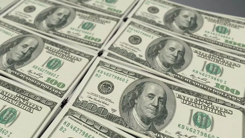 Россияне купили рекордное количество валюты. Объём операций с юанем вырос в 16,4 раза