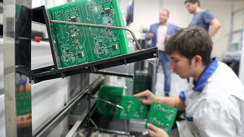 Минпромторг подаёт в суд на разработчика процессоров «Скиф». Ведомство планирует взыскать более 500 миллионов рублей за невыполнение условий по разработке и выпуску микросхем для спутников