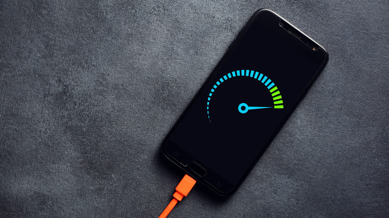 Какие смартфоны заряжаются быстрее всего. 10 минут для полной зарядки — эталон в рейтинге AnTuTu