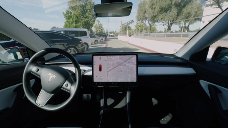Навигатор Tesla и другие сервисы Standard Connectivity становятся платными