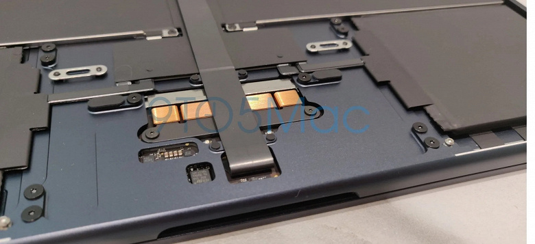 Первые фотографии разобранного MacBook Air на M2. Радиатор системы охлаждения стал крупнее