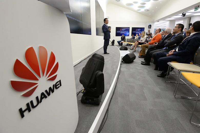Huawei, остановив продажи, резко активизировала наём сотрудников в России