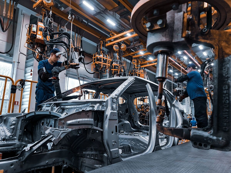 Первый массовый российский электромобиль будет намного дешевле Tesla. Глава «Автотора» уверяет, что пилотная партия будет выпущена в 2023 году