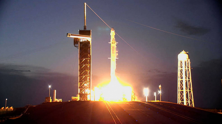Космический грузовик Cargo Dragon 2 стартовал к МКС. Это уже 30-й запуск ракеты SpaceX в текущем году, и все 30 — успешные