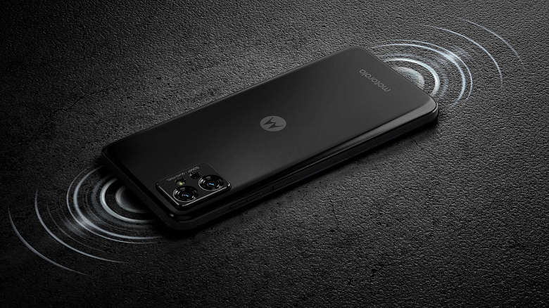 Modern and inexpensive Motorola presented: 50 MP, fast charging, stereo speakers, NFC and moisture protection