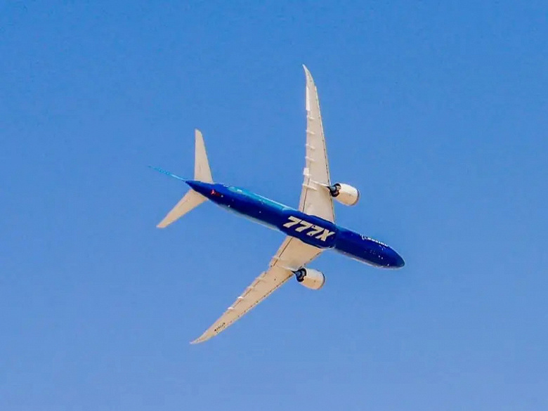 Фотогалерея дня: так тестируют самый большой в мире пассажирский авиалайнер — Boeing 777X, оснащенный складывающимися законцовками крыла