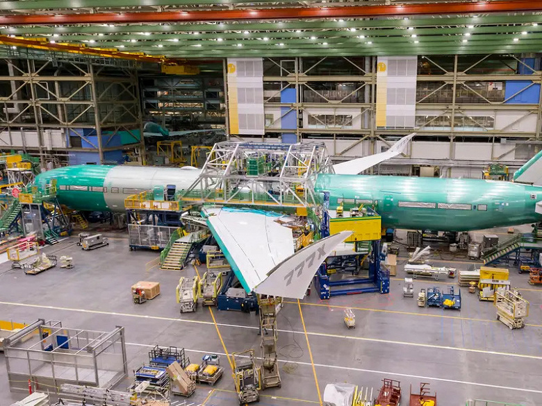 Фотогалерея дня: так тестируют самый большой в мире пассажирский авиалайнер — Boeing 777X, оснащенный складывающимися законцовками крыла