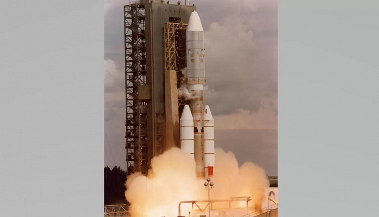 Первому и единственному земному космическому аппарату, достигшему Урана и Нептуна, исполнилось 45 лет. Зонд Voyager 2 запустили 20 августа 1977 года