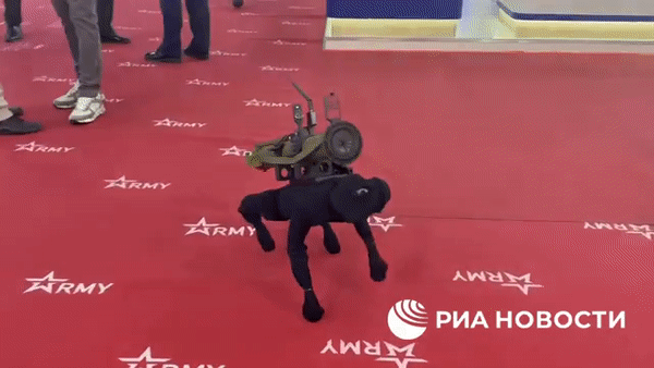 В России представили робособаку с гранатомётом