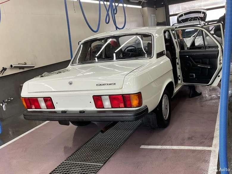 Настоящая «капсула времени» — в Москве продают «Волгу» 1994 года в идеальном состоянии с пробегом 1428 км