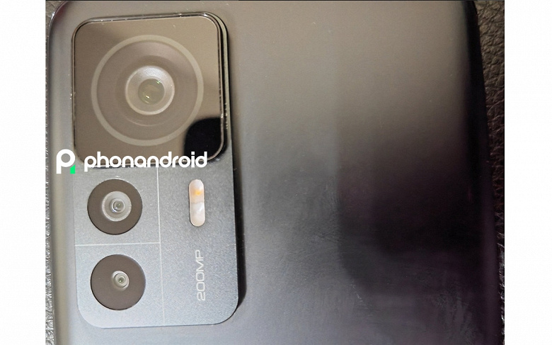 Xiaomi Mi 12T Pro с 200-мегапиксельной камерой позирует на первой фотографии. В остальном он будет копией Redmi K50 Extreme Edition