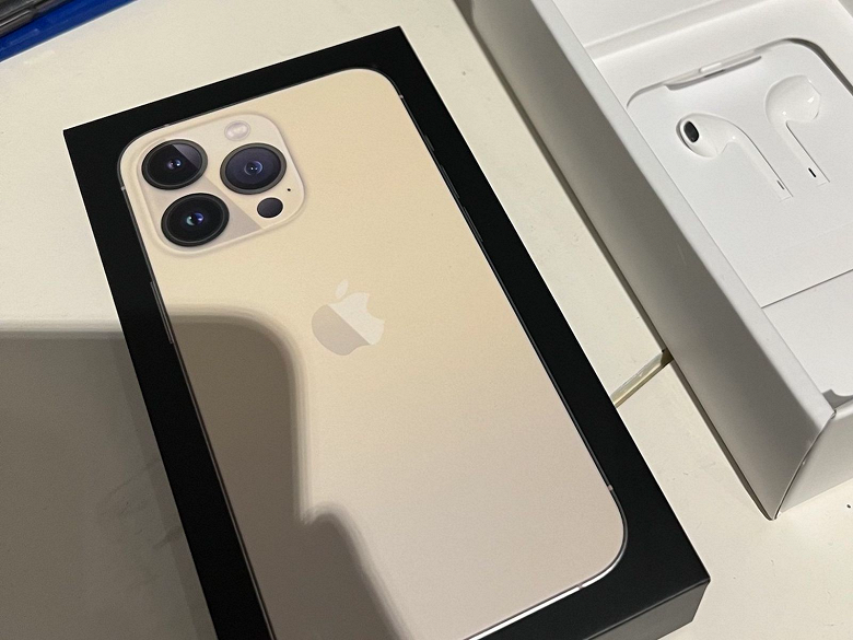 iPhone 13, iPhone 12, iPhone 12