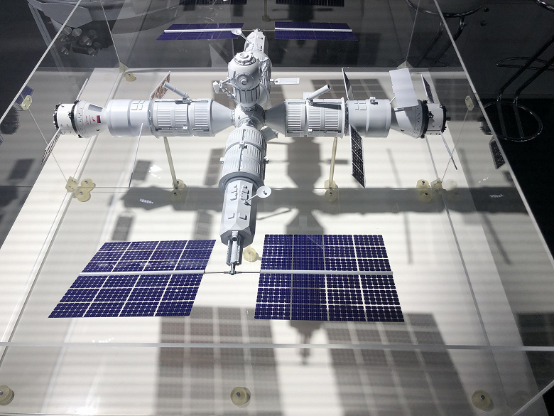 Макет новой российской орбитальной станции показали на форуме «Армия-2022». Его представила РКК «Энергия»