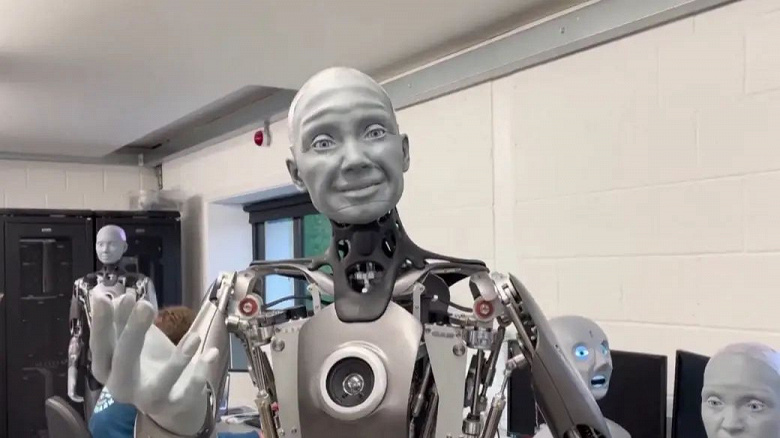 «Самый передовой в мире робот» Ameca теперь умеет демонстрировать 12 видов эмоций с помощью мимики. В том числе отвращение, боль и сожаление
