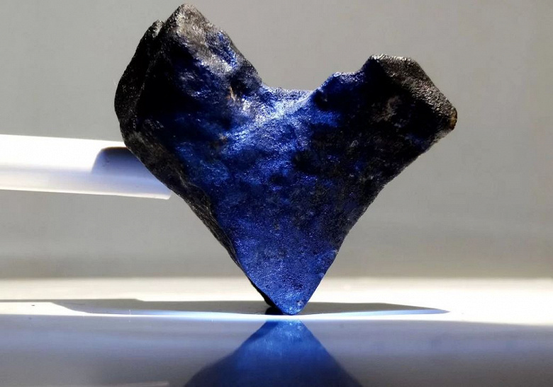 «Сердце Челябинского Метеорита», состояние — новое. На Avito за 142 миллиона рублей продают кусок челябинского метеорита