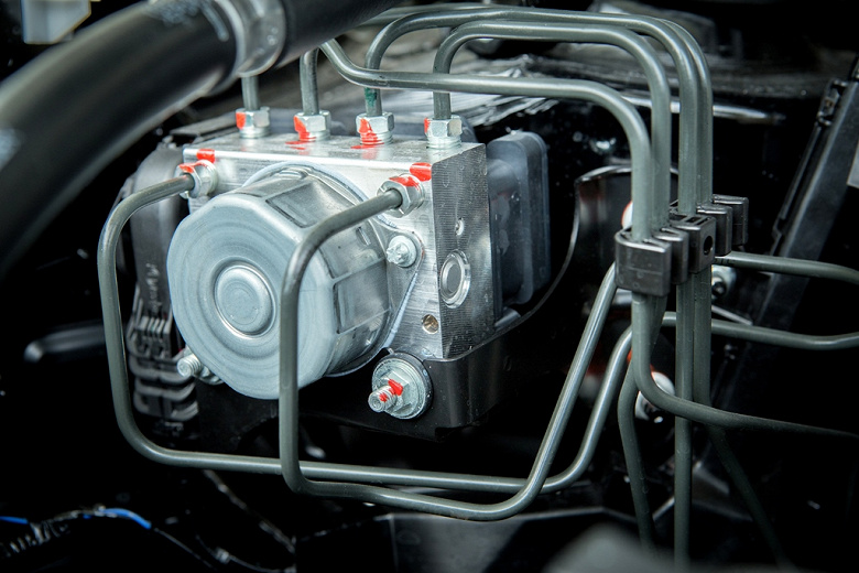 «Это очень востребовано. Россия вся в очереди стоит». ABS и EBS для российских автомобилей и автобусов намерены производить в Белоруссии