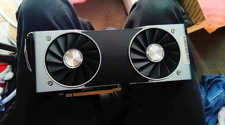 На Reddit опубликовали фото видеокарты GeForce GTX 2080 — утверждается, что это прототип