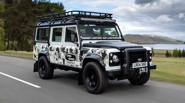 The classic frame Land Rover Defender is back on the conveyor 