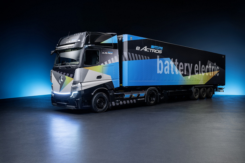 815 hp, 800 km without recharging and a resource of 1.2 million km. Mercedes-Benz eActros LongHaul electric truck unveiled