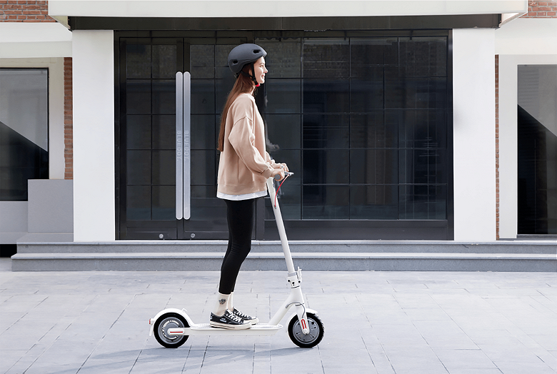 Foldable design, 25 km/h and 20 km range. Started sales of Xiaomi Electric Scooter 3 Lite in Europe