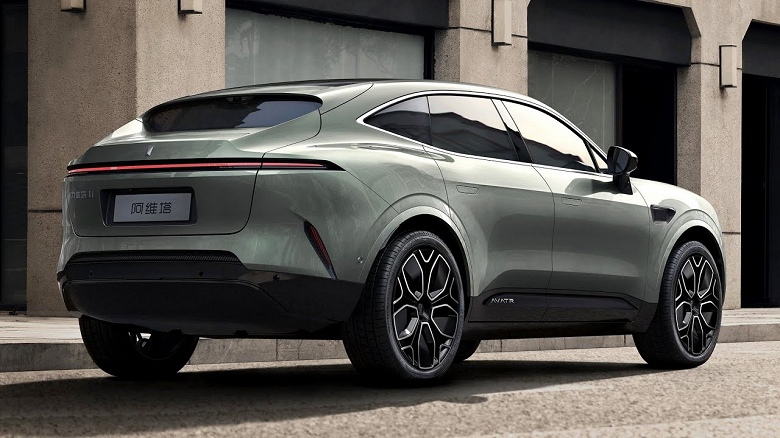 578 л.с., запас хода 680 км, HarmonyOS, 34 датчика, 14 динамиков и 3 экрана. Электромобиль Avatr 11 проехал без поломок 320 000 км