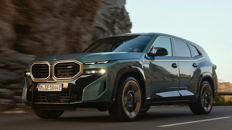 Представлен суперкроссовер BMW XM — первый M-гибрид в истории