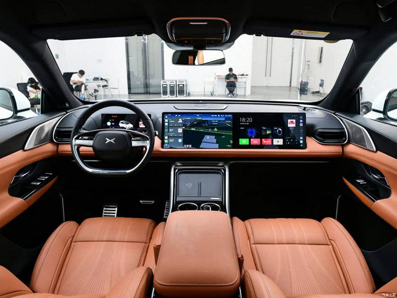 551 hp, range of 650 km, all-wheel drive, two 15-inch screens, 31 sensors in the autonomous driving system and the price is only $56,400. Presented Xpeng G9 - thunderstorm BMW X5 and Porsche Cayenne