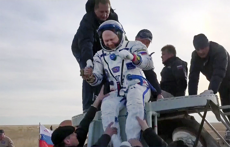 «Союз МС-21» вернул российских космонавтов на Землю