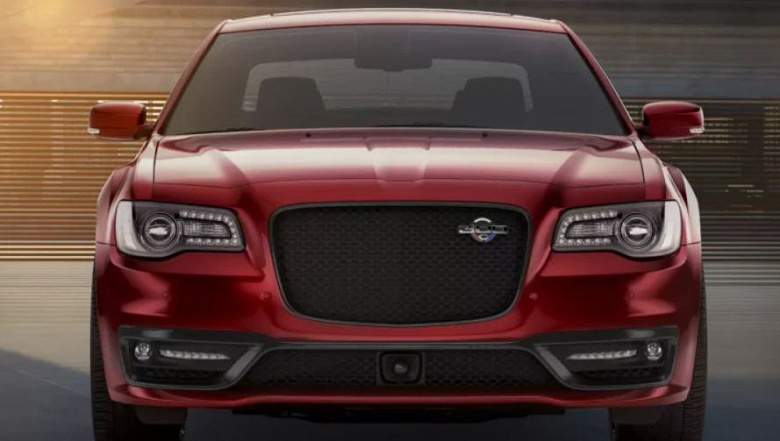 485 л.с., разон до 100 км/ч за 4,3 секунды, эксклюзивное исполнение и цена на уровне Lada Vesta. Chrysler анонсировал прощальную версию легендарного седана 300C