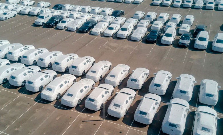 А как же дефицит автомобилей? В Подмосковье обнаружились тысячи пылящихся на складах иномарок, в их числе Volkswagen, Audi, Hyundai, Genesis, Peugeot и Citroen