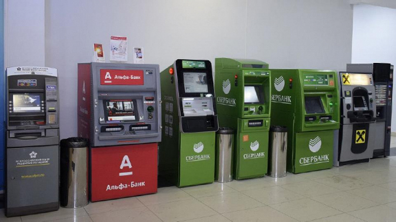 In Russland gibt es weniger Geldautomaten. Und Sanktionen sind nur einer der Gründe