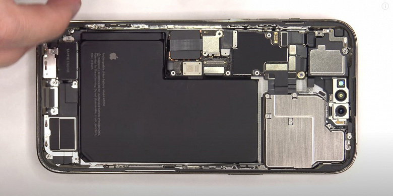 Was ist neu daran, dass sich das iPhone 14 Pro Max im Inneren versteckt? Das erste Video mit der Demontage des Smartphones erschien