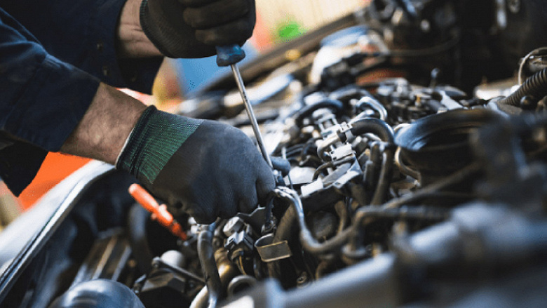 Car-Engine-Maintenance-cropped_iStock_large.jpg